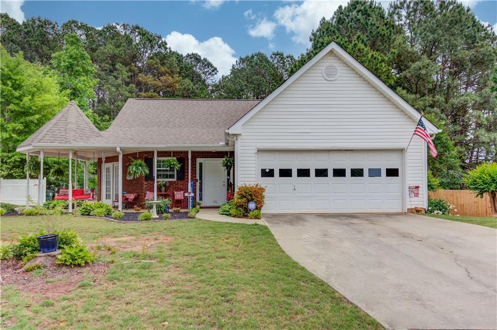 302 Greenleaf Ct., Loganville, GA 30052