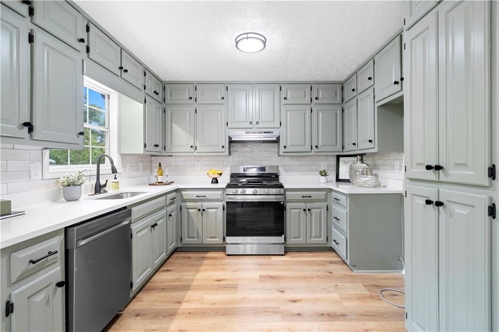 6584 River Glen Dr., Riverdale, GA 30296