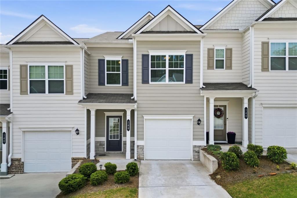 144 Sawgrass Dr., Ball Ground, GA 30107
