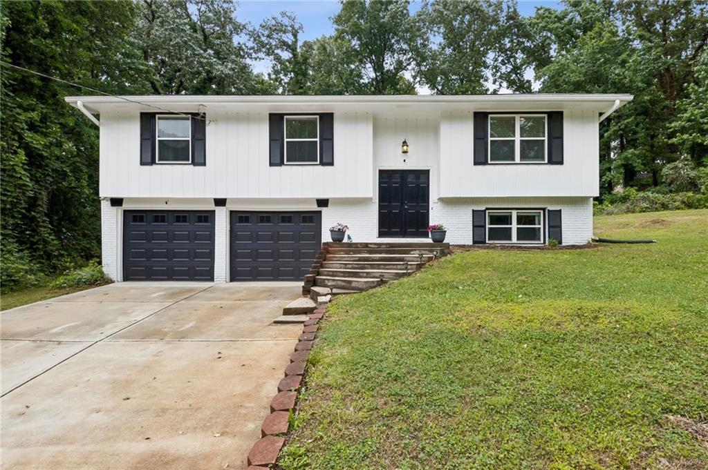 1042 Mountain Woods Ct., Stone Mountain, GA 30087