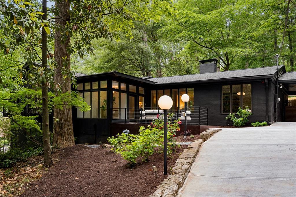 922 Barton Woods Rd., Atlanta, GA 30307