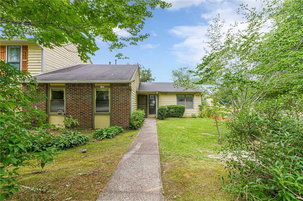 122 Sandalwood Cir., Lawrenceville, GA 30046
