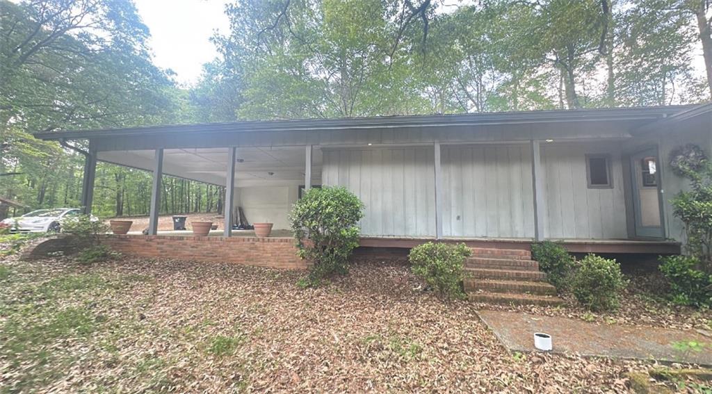 1988 Rockdale Cir., Snellville, GA 30078