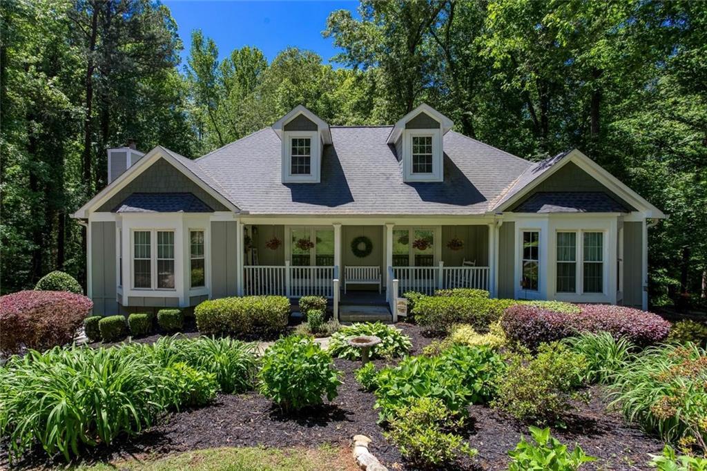 40 Due West Ln., Dallas, GA 30157