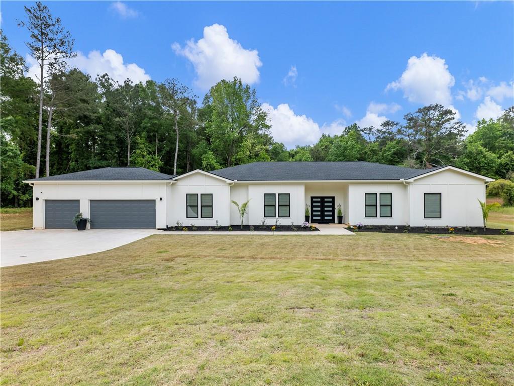 586 Cook Dr., Ellenwood, GA 30294