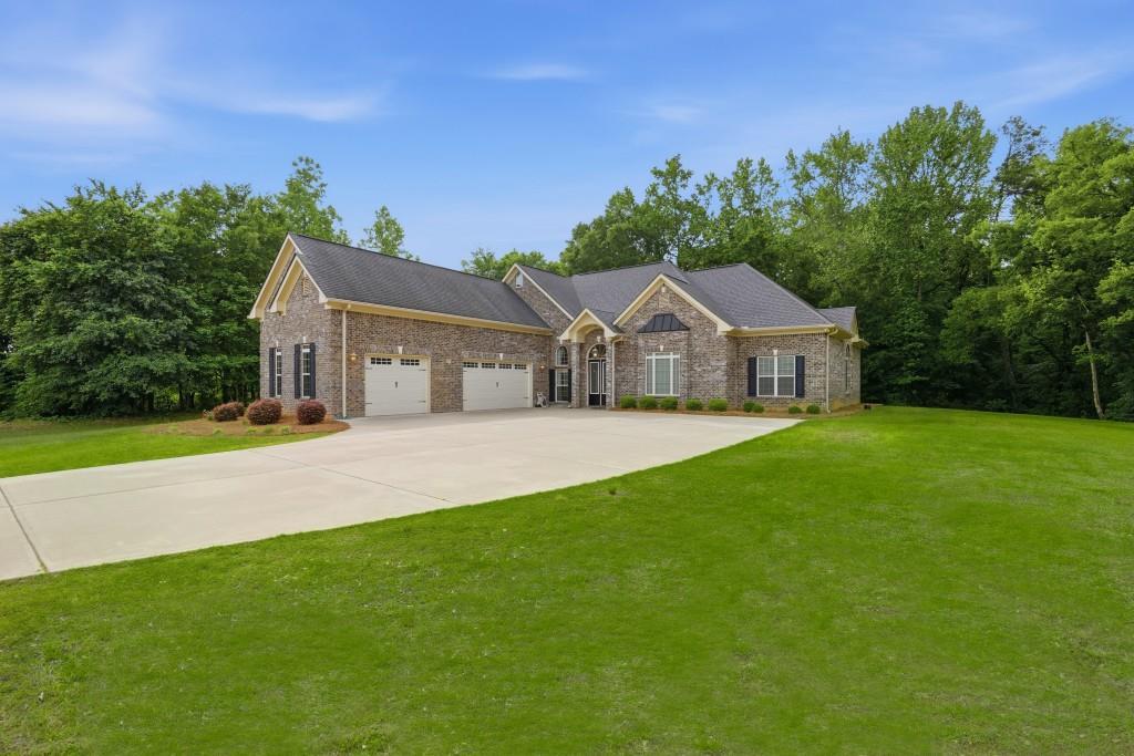 1042 Beaver Dam Rd., Hoschton, GA 30548