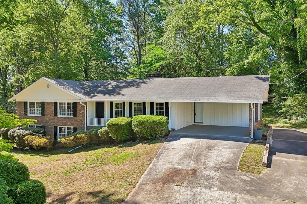 2922 Laura Ln., Lithia Springs, GA 30122