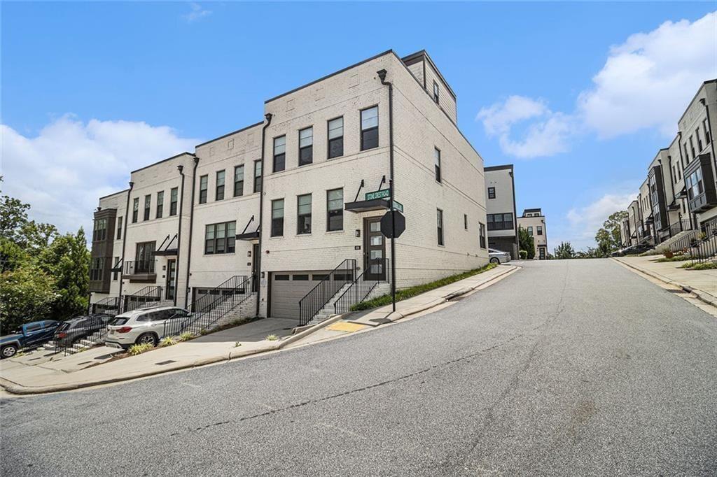 886 Stone Crest Rd., Atlanta, GA 30324