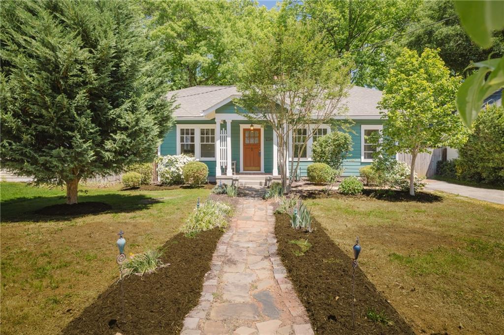 2114 Ridgedale Rd., Atlanta, GA 30317