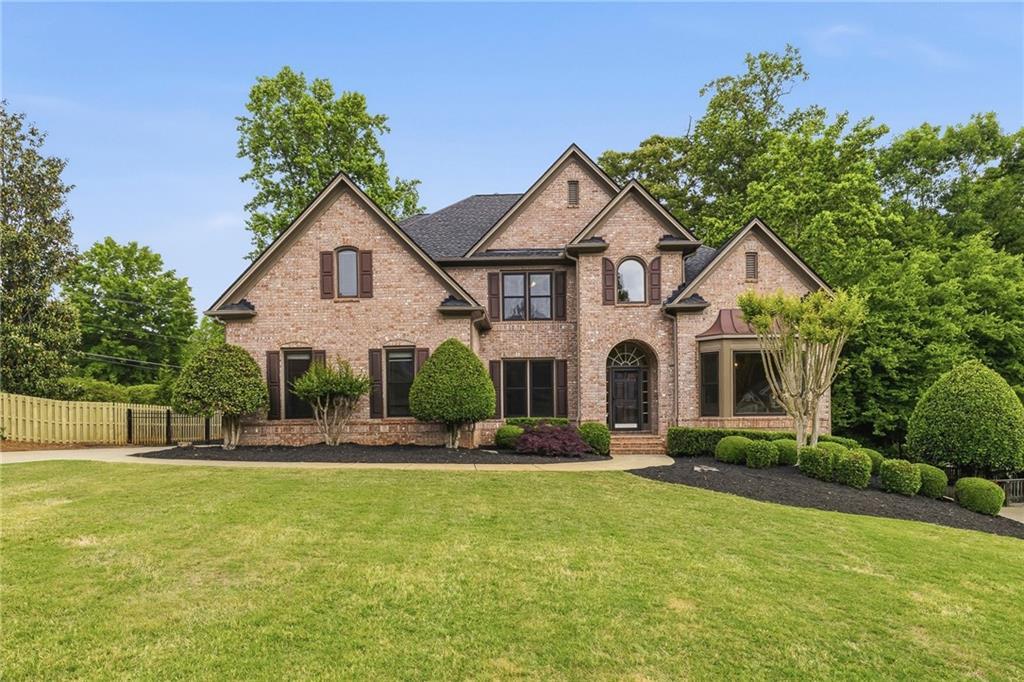 215 Lynwood Ct., Roswell, GA 30075