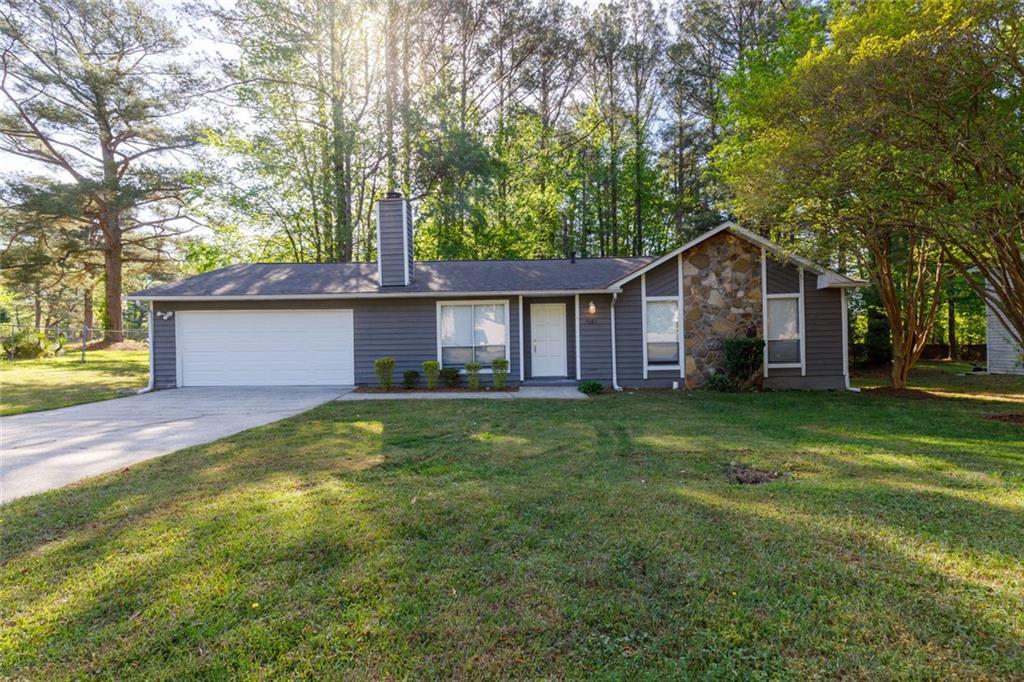 7085 Hania Dr., Fairburn, GA 30213