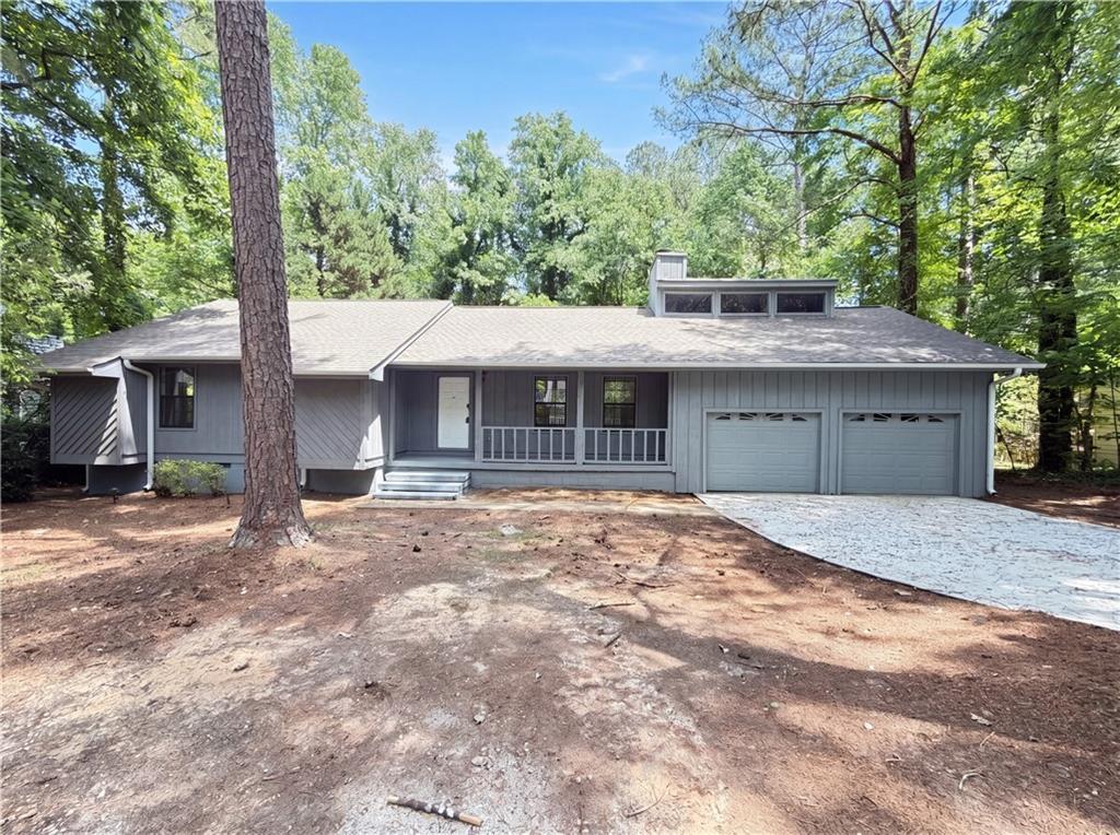 420 Creekside Ln., Woodstock, GA 30188