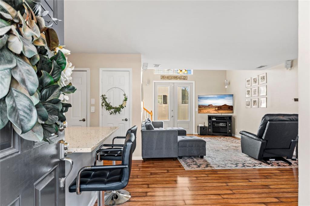 369 Hiawassee Dr., Woodstock, GA 30188