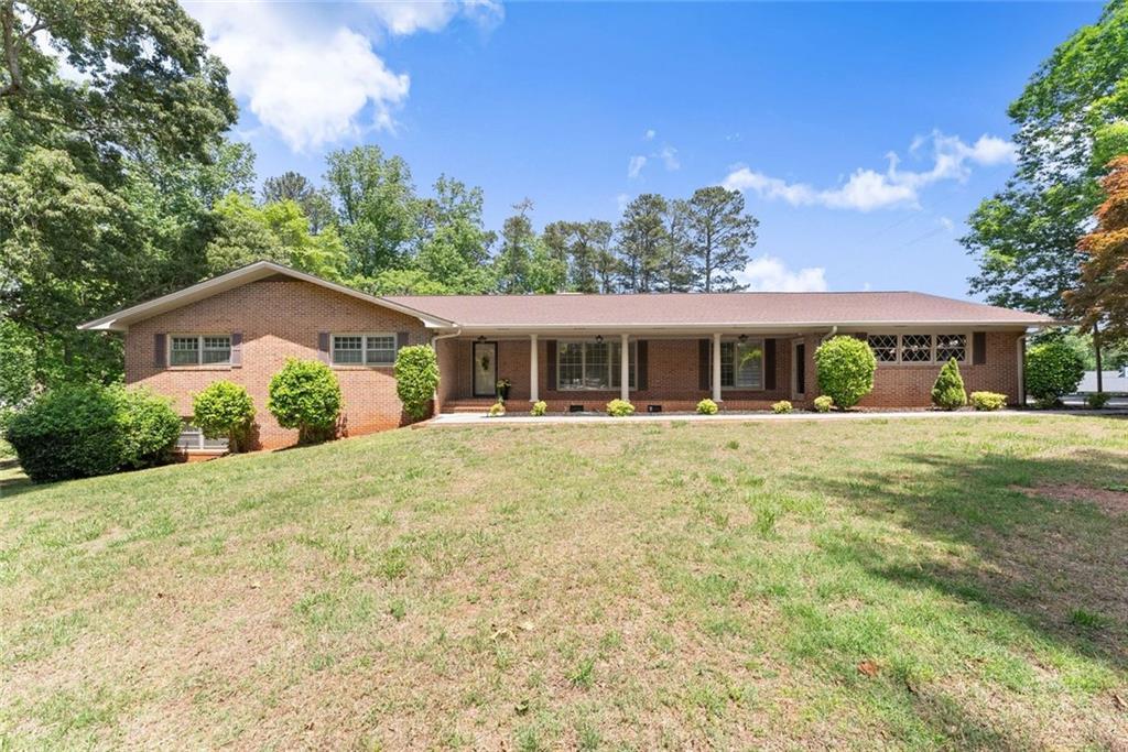4118 Mountain View Rd., Oakwood, GA 30566