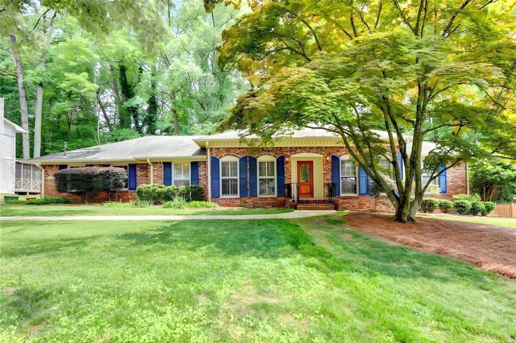 1571 Rochelle Ct., Dunwoody, GA 30338