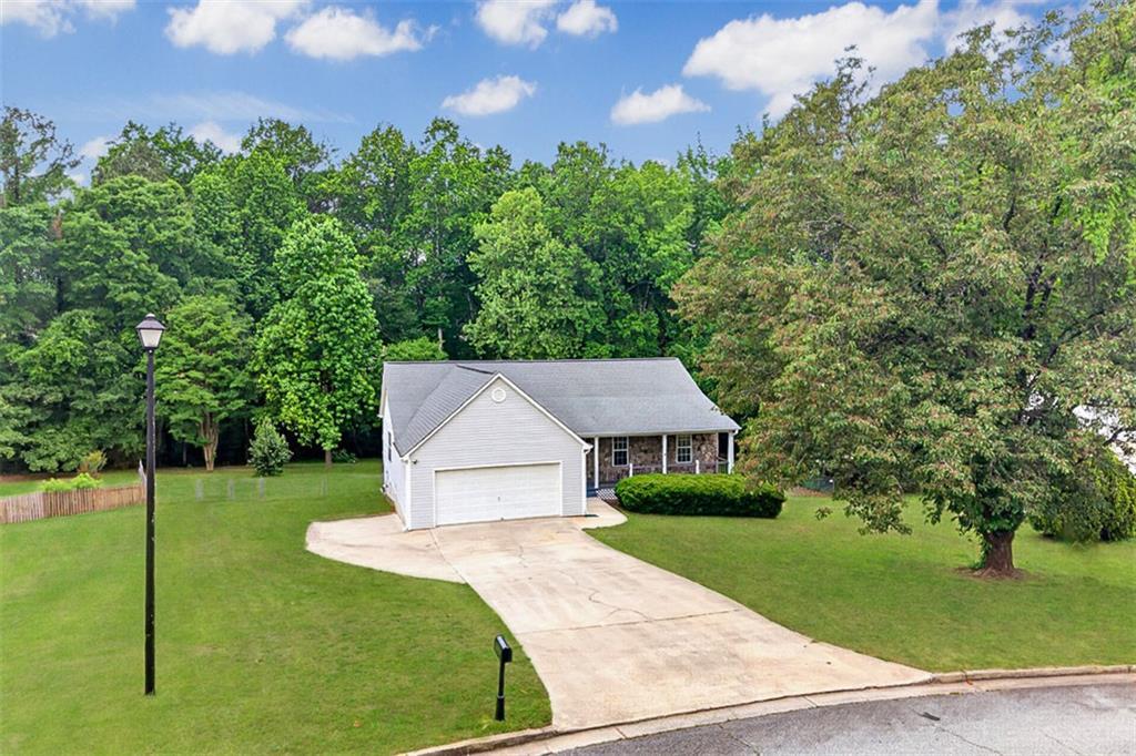 838 Burton Ridge Dr., Loganville, GA 30052