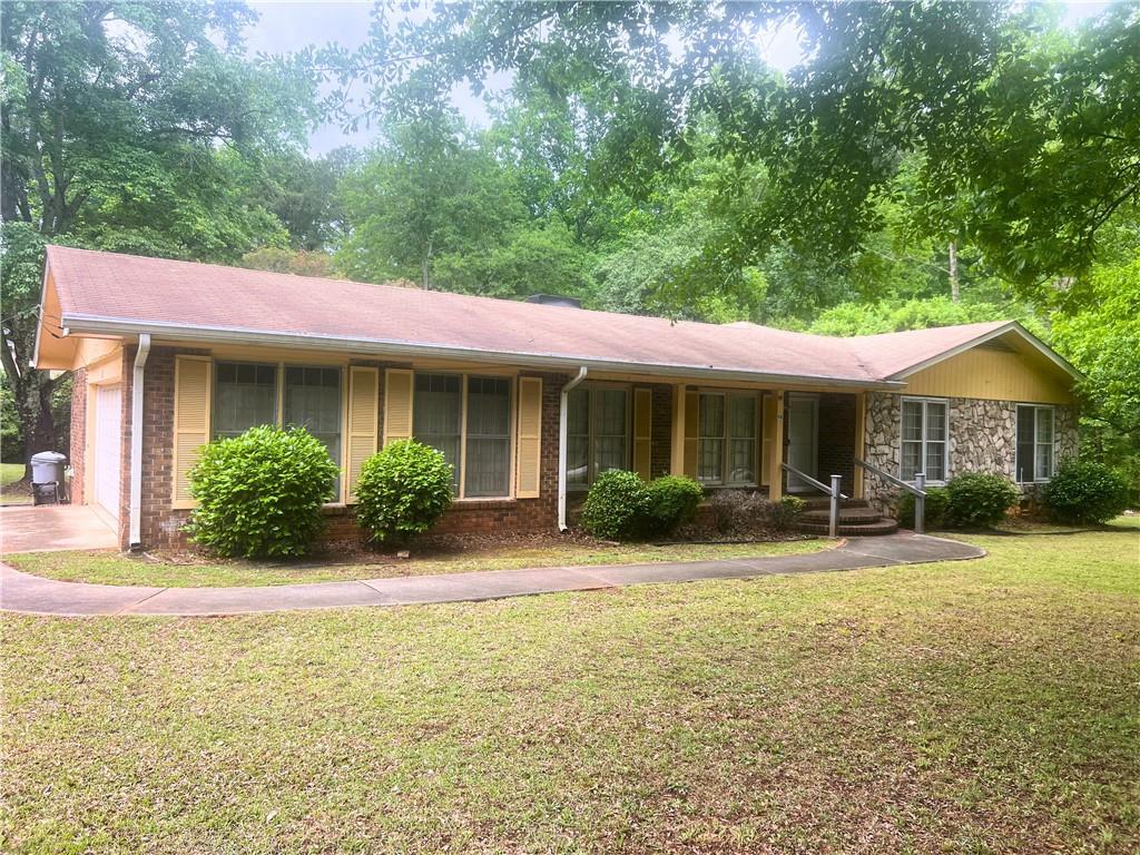 90 Club Cir., Stockbridge, GA 30281