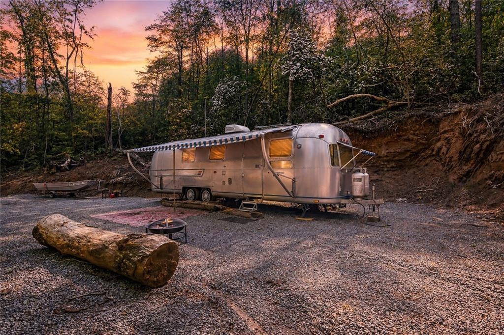 1472 Nugget Ln., Ellijay, GA 30540
