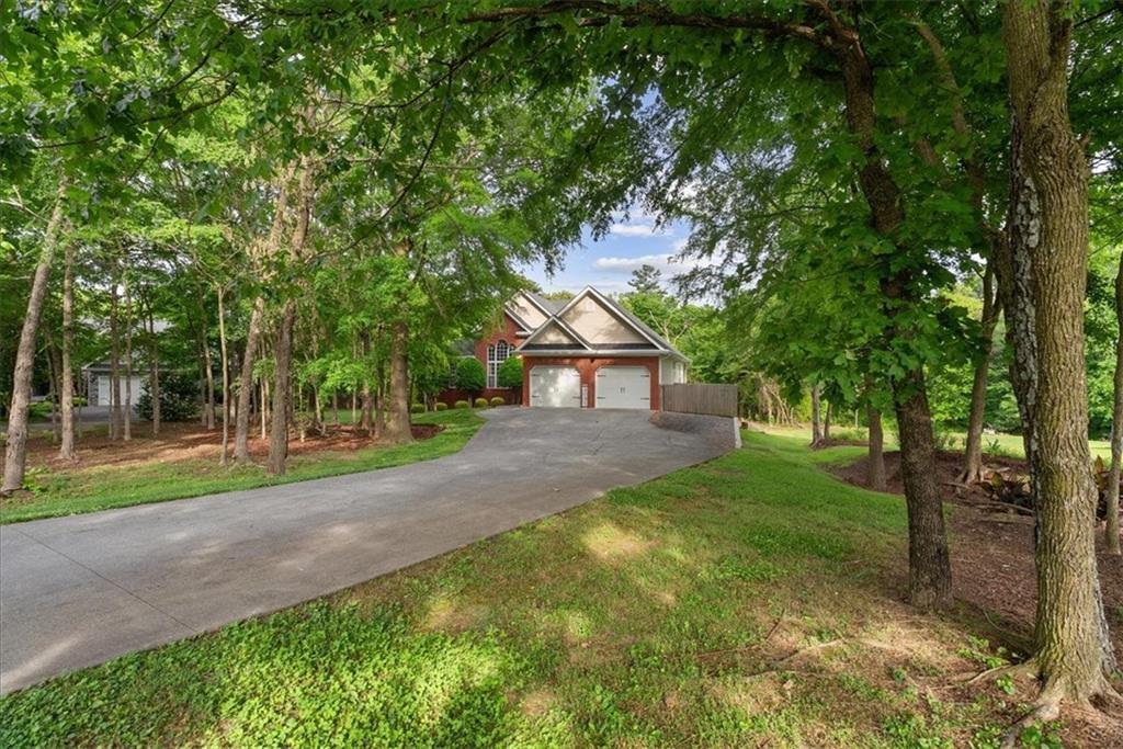 221 Woodford Way, Calhoun, GA 30701