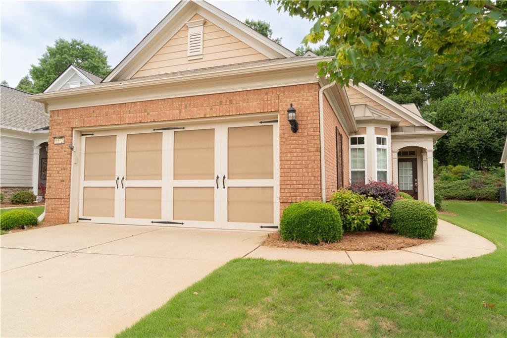 6372 Rockpoint Ln., Hoschton, GA 30548