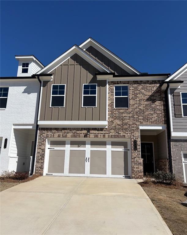 5278 Fox Den Rd., Oakwood, GA 30566
