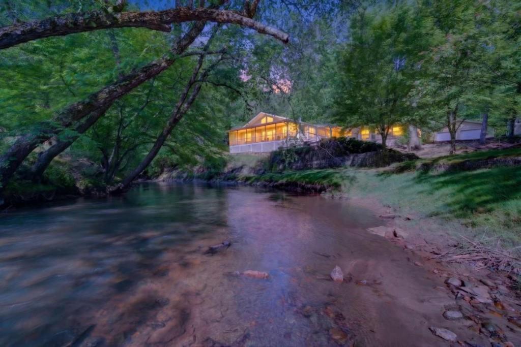 401 Mountain Rivers Rd., Mineral Bluff, GA 30559