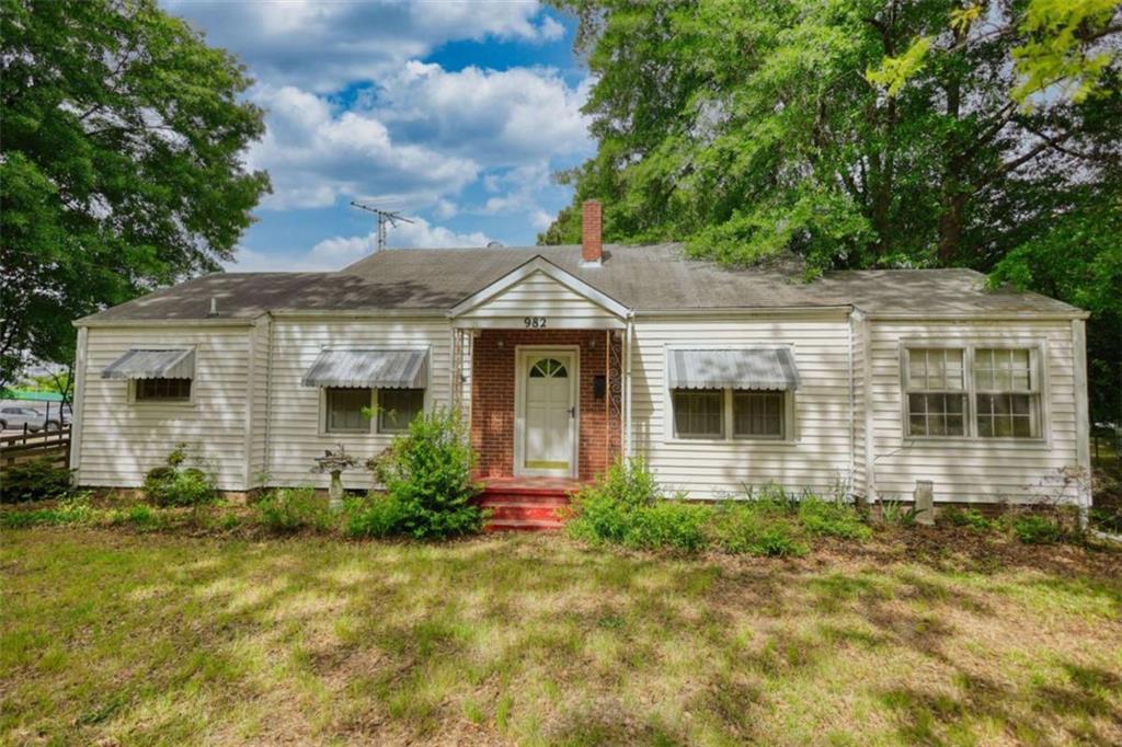 982 Highland Cir., Conyers, GA 30012
