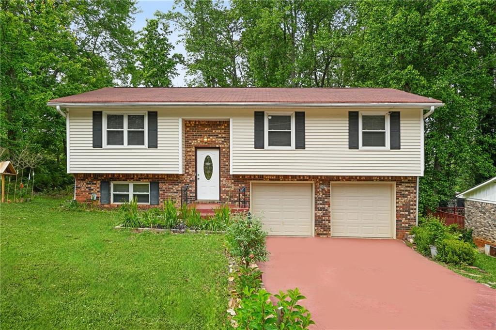 1476 Indian Forest Tr., Stone Mountain, GA 30083