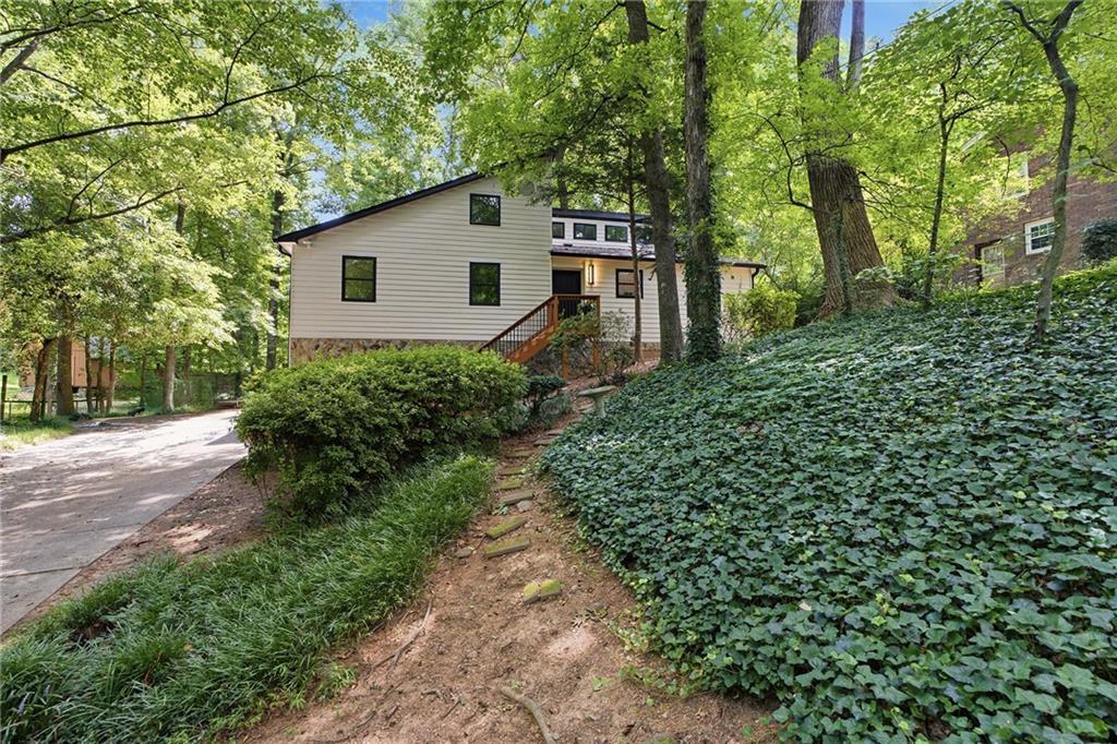 2490 Stoney Brook Ln., Marietta, GA 30062