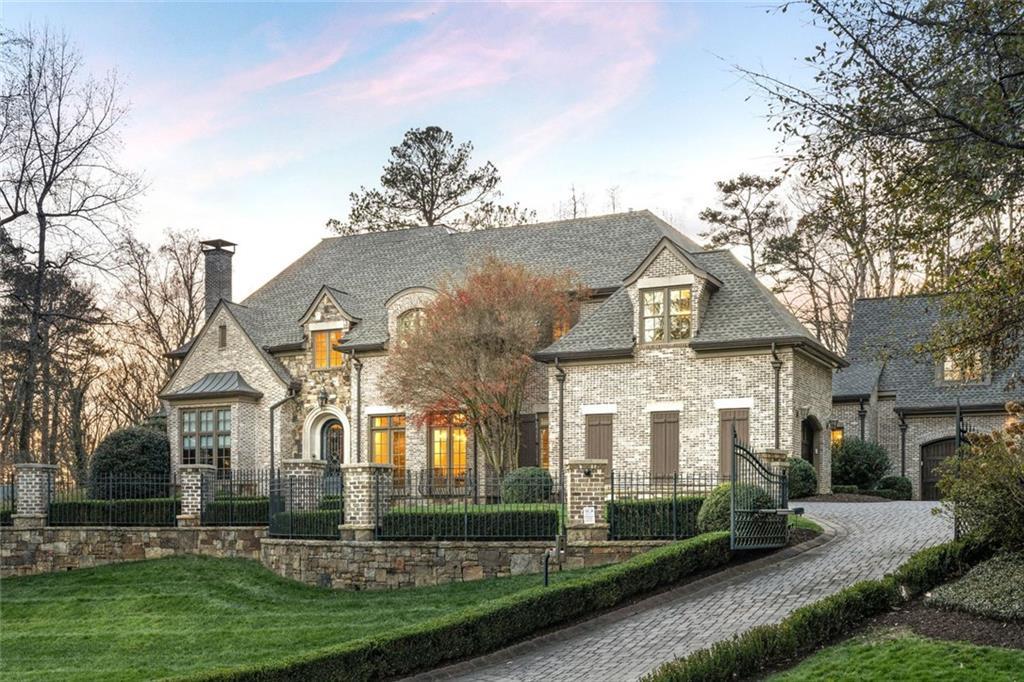 4076 Glen Devon Dr., Atlanta, GA 30327