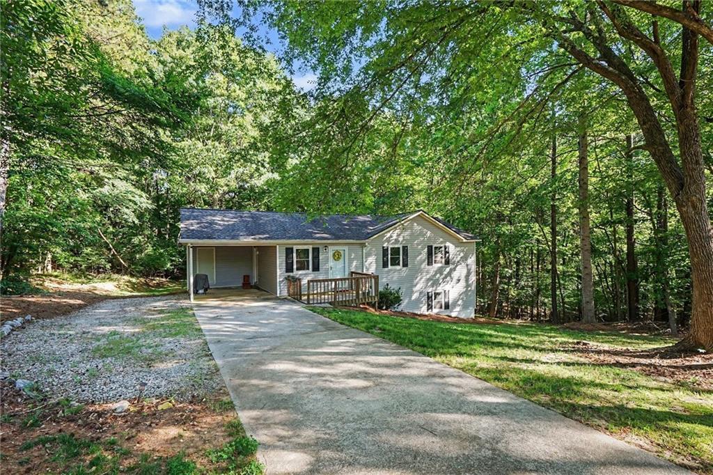 2262 Everett Ct., Loganville, GA 30052