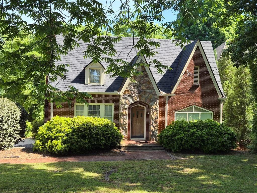 152 Mt Paran Rd., Sandy Springs, GA 30327