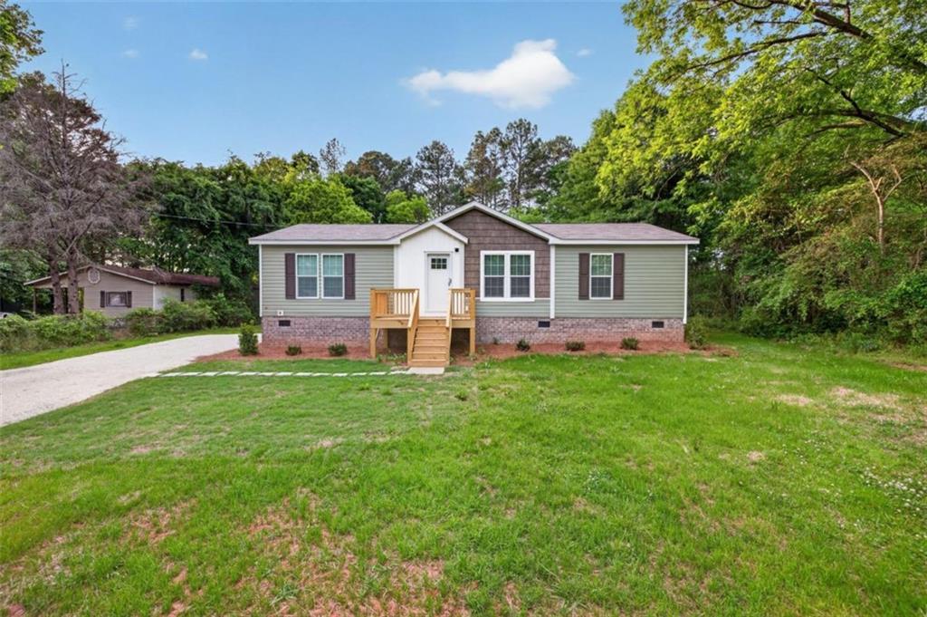 741 Thompson Ln., Loganville, GA 30052