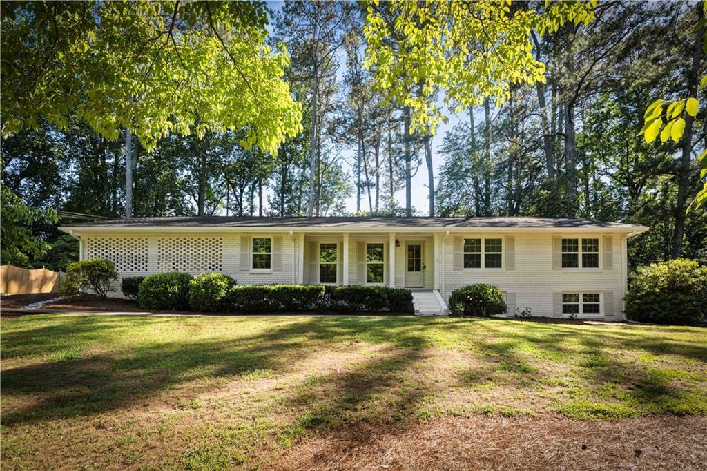1677 Rochelle Dr., Dunwoody, GA 30338