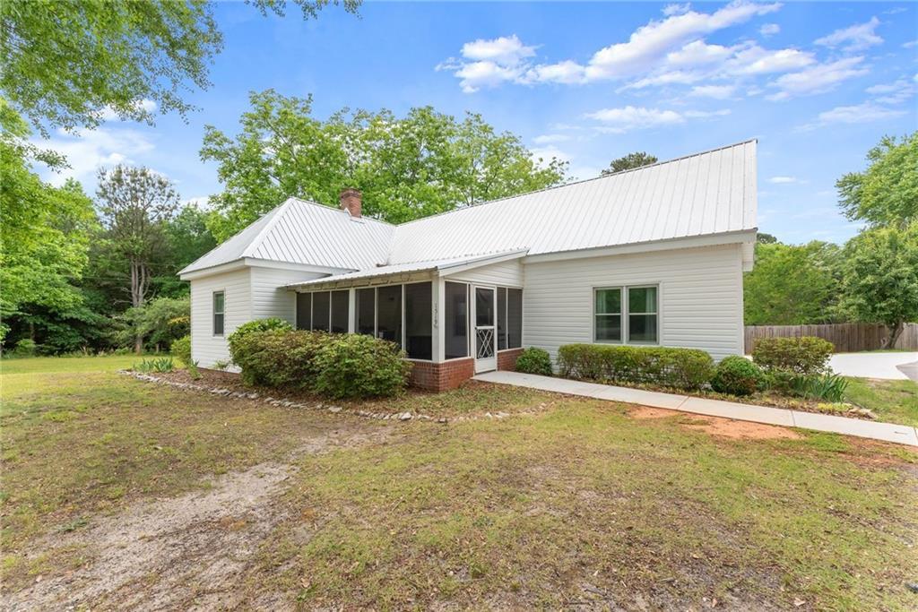 1519 New Hope Church Rd., Loganville, GA 30052