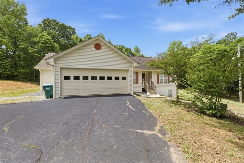 949 Smallwood Dr., Commerce, GA 30529