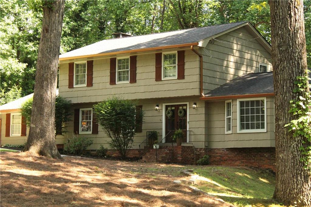 4989 Mountclaire Rd., Stone Mountain, GA 30087