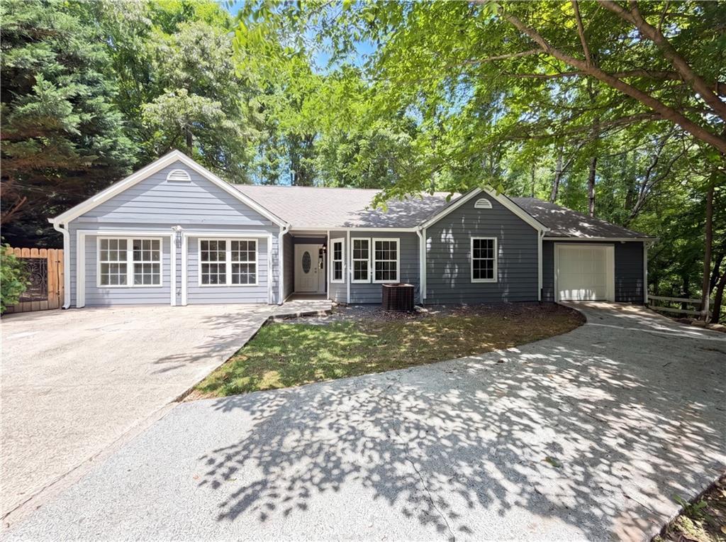 1121 Canvas Back Dr., Woodstock, GA 30189