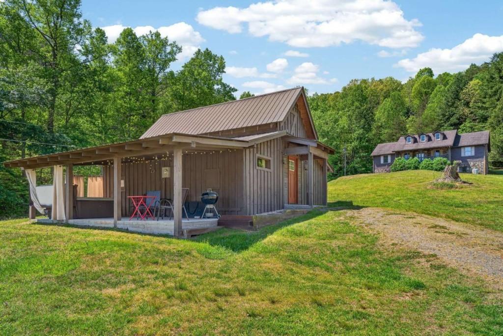 353 Sunrise Rd., Blue Ridge, GA 30513