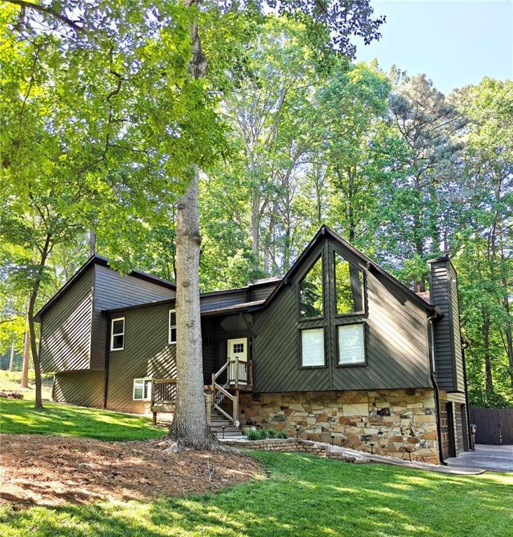 1302 Rolling Green Dr., Acworth, GA 30102