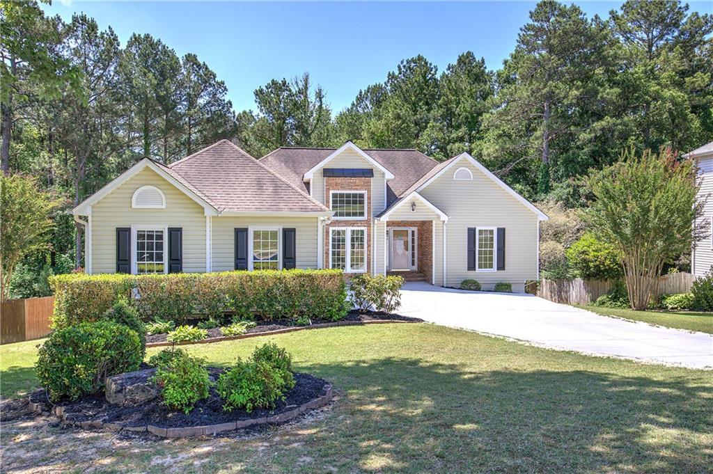 620 Saddle Brooke Dr., Dallas, GA 30132