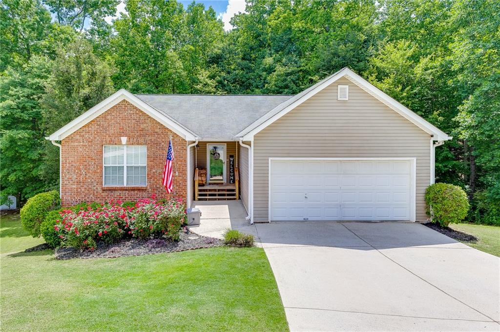 6211 Huntcliff Dr., Flowery Branch, GA 30542