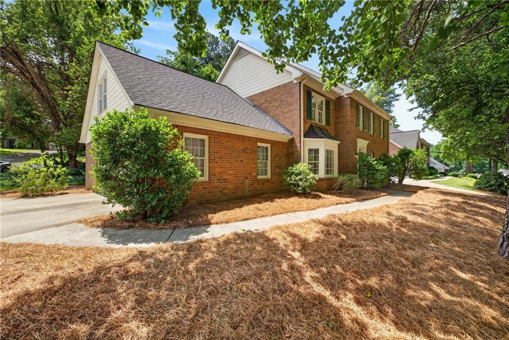 4150 Woodlark Ct., Roswell, GA 30075