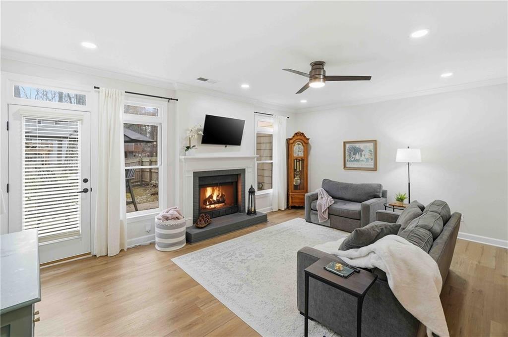 137 Weatherburne Dr., Roswell, GA 30076