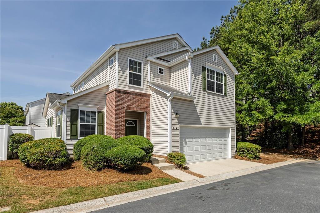 214 Hiawassee Dr., Woodstock, GA 30188