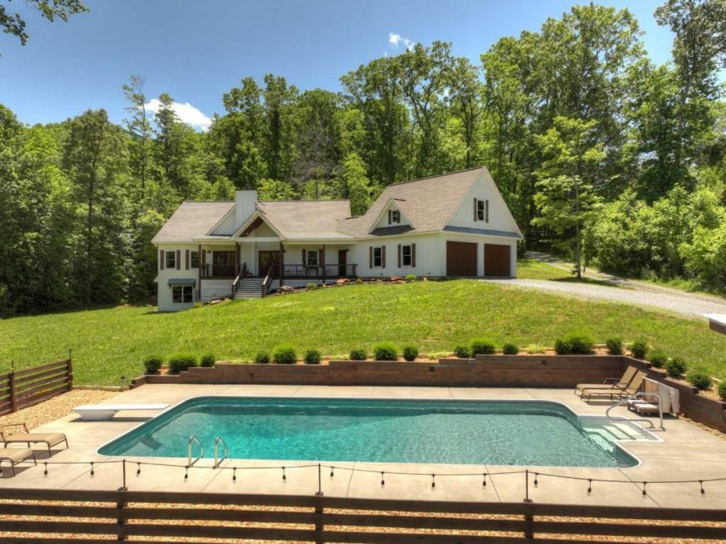 3181 Sugar Creek Rd., Blue Ridge, GA 30513