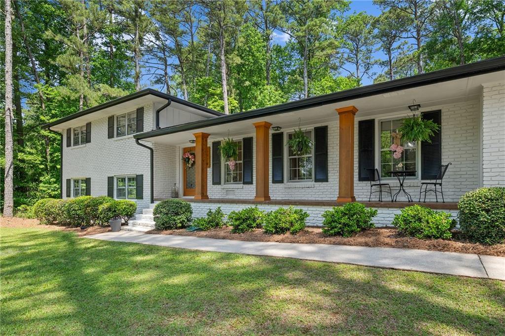 5020 Mountclaire Rd., Smoke Rise, GA 30087