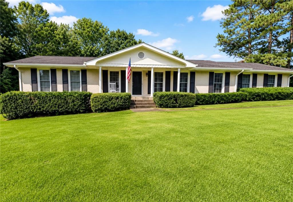1900 Tara Cir., Douglasville, GA 30135
