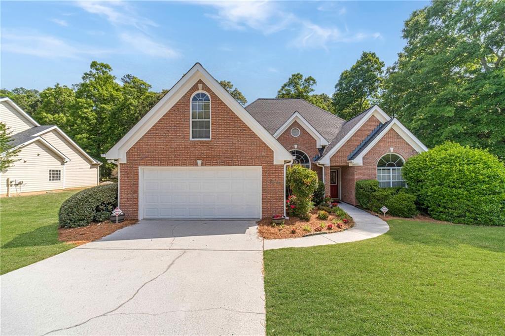 2111 Vintage Oaks Dr., Loganville, GA 30052