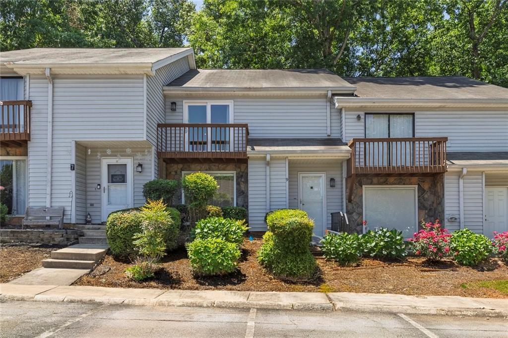 9 Fairway Dr., Kennesaw, GA 30144